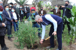 Zac Goldsmith planting Peru's national flower 